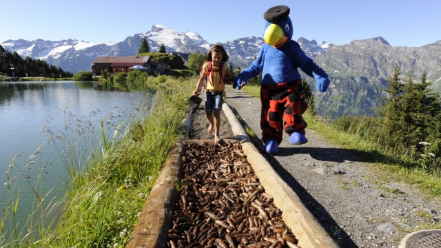 (c) Brunni-Bahnen Engelberg Kitzelpfad am Härzlisee