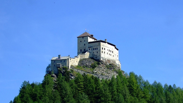 (c) Schloss Tarasp Schloss Tarasp